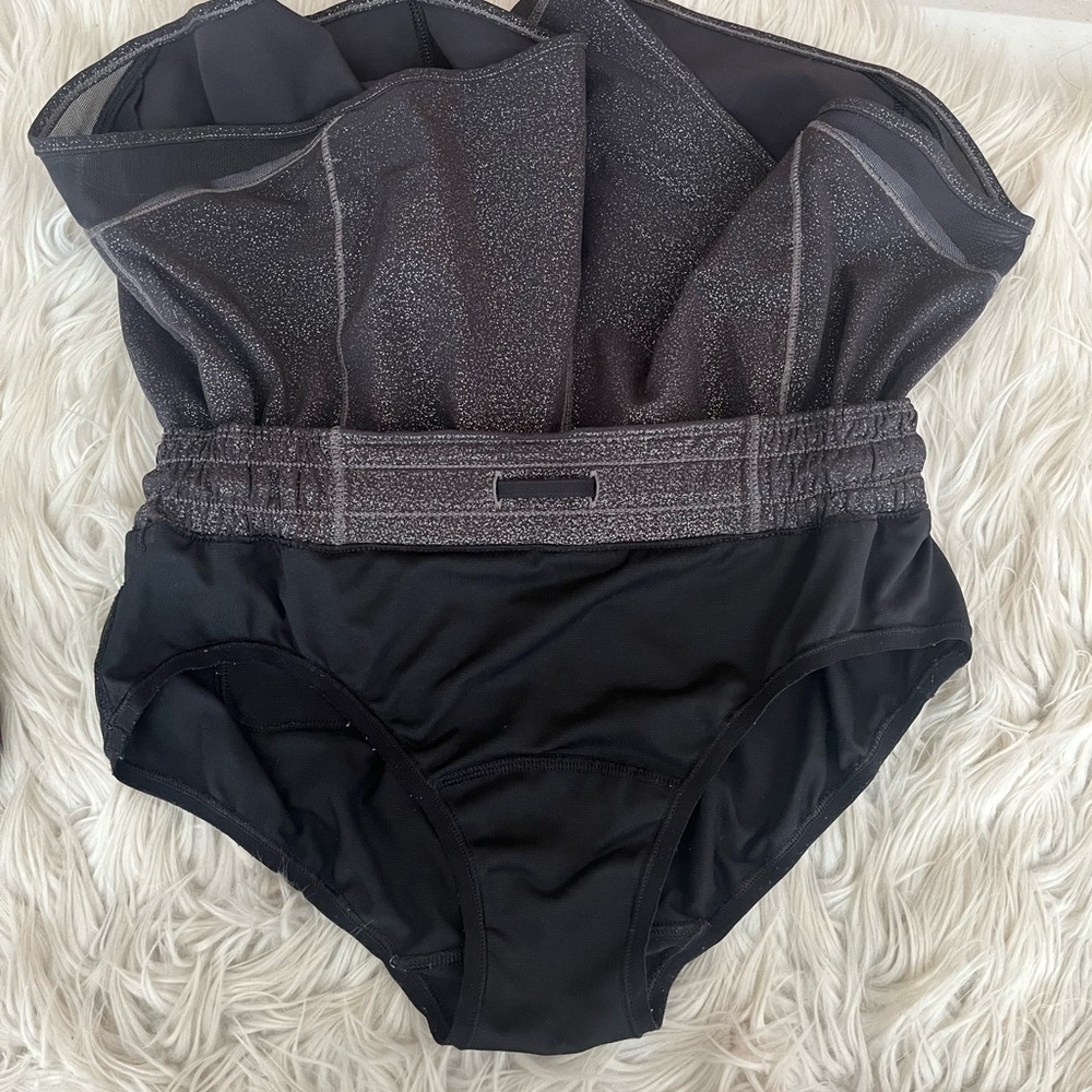 {Lululemon} Hotty Hot Short II Long 4" in Luminosity Foil Print Black Silver - 4 - Picture 9 of 10
